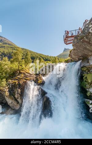 GEIRANGER, NORWEGEN - 2016. JUNI 14. Storfossen Wasserfall am Geiranger Fjord. Stockfoto