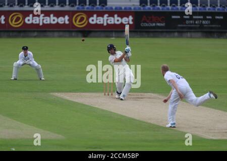 CHESTER LE STREET, ENGLAND. 23. AUGUST 2020 Paul Coughlin von Durham trifft sich gegen Derbyshire Ed Barnes während der Bob Willis Trophy Spiel zwischen Durham County Cricket Club und Derbyshire County Cricket Club in Emirates Riverside, Chester le Street am Samstag 22. August 2020. (Kredit: Mark Fletcher, Mi News) Kredit: MI Nachrichten & Sport /Alamy Live Nachrichten Stockfoto