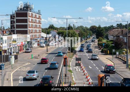 Die Bell Road Kreuzung der A127 Prince Avenue mit HobleyThick Lane, bald der Ort einer langen Umgestaltung und Straßenarbeiten. Spurhalteassistent. Geschäfte Stockfoto