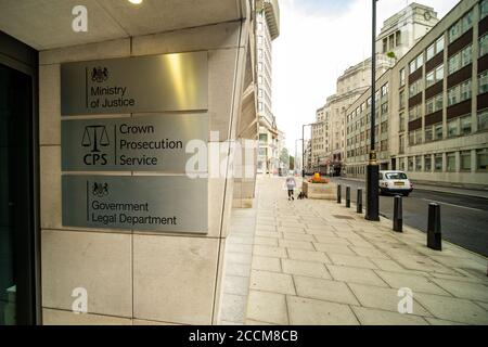 London - August 2020: Justizministerium, Crown Prosecution Service &. Gebäude der Rechtsabteilung der Regierung, Westminster. Stockfoto