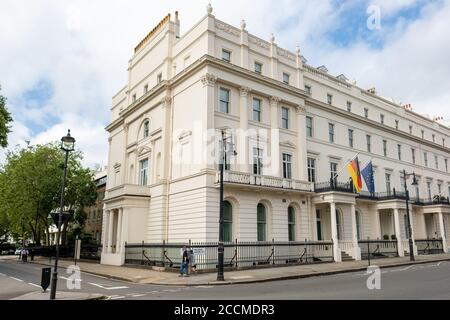 London - das Gebäude der Deutschen Botschaft am Belgrave Square in Belgravia Stockfoto