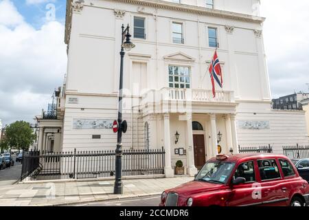 London - das norwegische Botschaftsgebäude am Belgrave Square in Belgravia Stockfoto