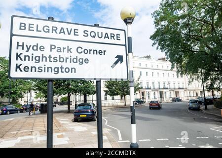 London - Belgrave Square, ein Gartenplatz aus dem 19. Jahrhundert in Belgravia / Knightsbridge Gegend, bekannt für seine vielen Botschaften und Konsulate Gebäude Stockfoto