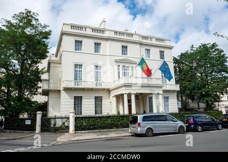 London - das portugiesische Botschaftsgebäude am Belgrave Square in Belgravia Stockfoto