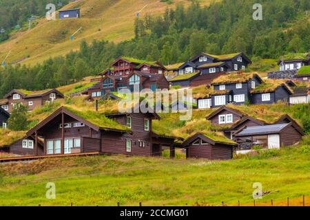 Traditionelle Architektur Myrkdalen-Skigebiet in Voss, Westnorwegen, mit familienfreundlichen Skigebieten, Pisten, Geländeparks und Langlaufloipen Stockfoto
