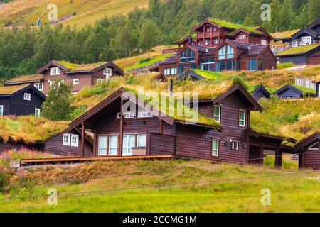 Traditionelle Architektur Myrkdalen-Skigebiet in Voss, Westnorwegen, mit familienfreundlichen Skigebieten, Pisten, Geländeparks und Langlaufloipen Stockfoto
