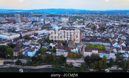 Altstadt von Basel in der Schweiz und Rhein - Luftaufnahme Stockfoto