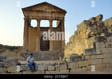 Dougga, Béja, Tunesien. August 2020. Beschreibung Dougga oder Thugga ist eine archäologische Stätte in der Delegation des Gouvernements Téboursouk von Béja im Nordwesten Tunesiens. Die UNESCO hat diese Stätte 1997 in die Liste des Weltkulturerbes aufgenommen und sie als die "am besten erhaltene römische Stadt in Nordafrika" eingestuft. Foto: Chokri Mahjoub Quelle: Chokri Mahjoub/ZUMA Wire/Alamy Live News Stockfoto