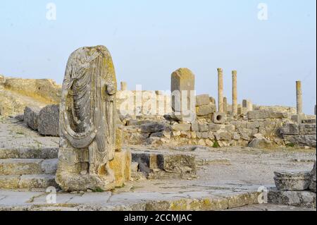 Dougga, Béja, Tunesien. August 2020. Beschreibung Dougga oder Thugga ist eine archäologische Stätte in der Delegation des Gouvernements Téboursouk von Béja im Nordwesten Tunesiens. Die UNESCO hat diese Stätte 1997 in die Liste des Weltkulturerbes aufgenommen und sie als die "am besten erhaltene römische Stadt in Nordafrika" eingestuft. Foto: Chokri Mahjoub Quelle: Chokri Mahjoub/ZUMA Wire/Alamy Live News Stockfoto