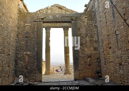 Dougga, Béja, Tunesien. August 2020. Beschreibung Dougga oder Thugga ist eine archäologische Stätte in der Delegation des Gouvernements Téboursouk von Béja im Nordwesten Tunesiens. Die UNESCO hat diese Stätte 1997 in die Liste des Weltkulturerbes aufgenommen und sie als die "am besten erhaltene römische Stadt in Nordafrika" eingestuft. Foto: Chokri Mahjoub Quelle: Chokri Mahjoub/ZUMA Wire/Alamy Live News Stockfoto