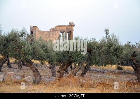 Dougga, Béja, Tunesien. August 2020. Beschreibung Dougga oder Thugga ist eine archäologische Stätte in der Delegation des Gouvernements Téboursouk von Béja im Nordwesten Tunesiens. Die UNESCO hat diese Stätte 1997 in die Liste des Weltkulturerbes aufgenommen und sie als die "am besten erhaltene römische Stadt in Nordafrika" eingestuft. Foto: Chokri Mahjoub Quelle: Chokri Mahjoub/ZUMA Wire/Alamy Live News Stockfoto