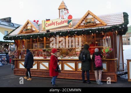 Deutscher Weihnachts-Lebkuchen-Shop auf einem Weihnachtsmarkt in Helsinki, Finnland Stockfoto