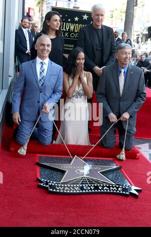 LOS ANGELES - 3. MAI: Mitch OFarrell, Mila Kunis, Zoe Saldana, James Cameron, Leron Gubler bei der Zoe Saldana Star Ceremony auf dem Hollywood Walk of Fame am 3. Mai 2018 in Los Angeles, CA Stockfoto