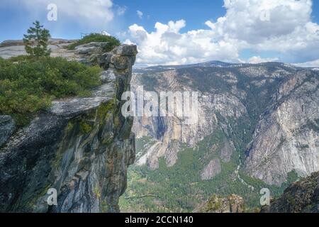 Wandern auf dem Pohono Trail zum taft Point, yosemite Nationalpark in den usa Stockfoto