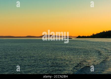 Sonnenuntergang über der Straße von Rosario und den San Juan Inseln Stockfoto