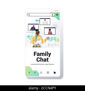 afroamerikanische Frau mit virtuellen Treffen mit Familienmitgliedern in Web-Browser Fenster Video Anruf Online-Kommunikation Konzept Smartphone-Bildschirm Vektordarstellung im Hochformat Stock Vektor