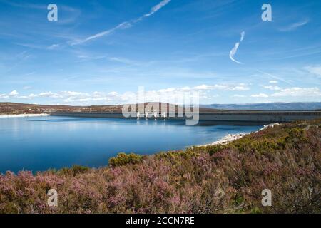 Wasserreservoir in Vilarino de Conso, Galicien, Spanien Stockfoto