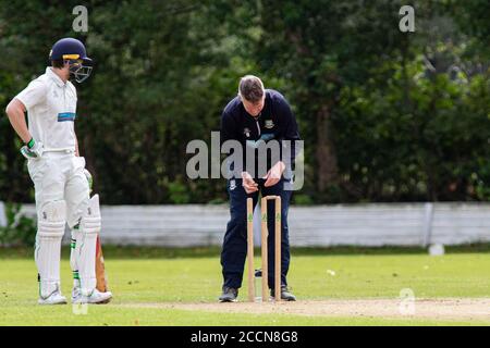 Tondu Cricket Club / Barry Athletic in einem freundlichen Bryn Road am 23. August 2020. Lewis Mitchell. Stockfoto