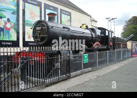 GWR 7800 Klasse Dampfzug 7827 ' Lydham Manor ' in einem Abstellgleis am Bahnhof Paignton, Devon, England, Großbritannien. Stockfoto