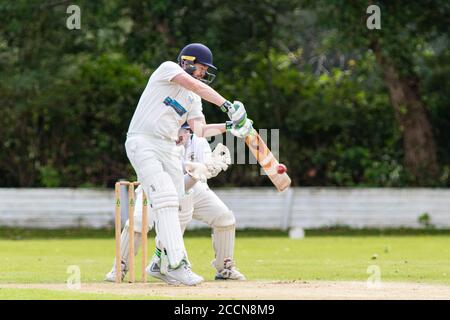 Tondu Cricket Club / Barry Athletic in einem freundlichen Bryn Road am 23. August 2020. Lewis Mitchell. Stockfoto