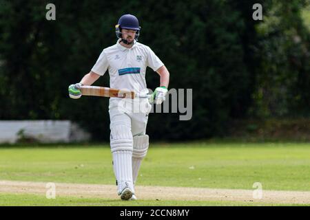 Tondu Cricket Club / Barry Athletic in einem freundlichen Bryn Road am 23. August 2020. Lewis Mitchell. Stockfoto