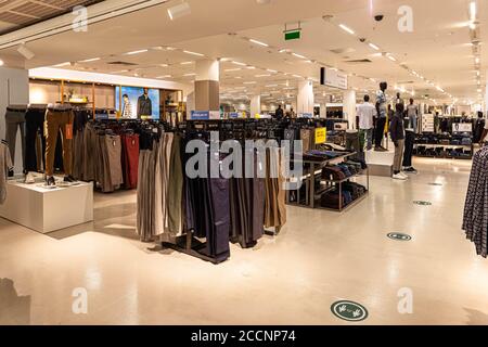 Inneneinrichtung des Marks & Spencer-Geschäfts, Oxford Street, London, England, Großbritannien. Stockfoto