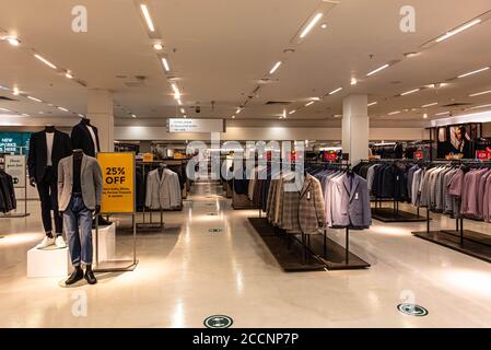 Inneneinrichtung des Marks & Spencer-Geschäfts, Oxford Street, London, England, Großbritannien. Stockfoto