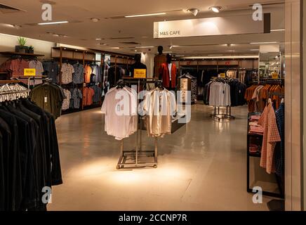 Inneneinrichtung des Marks & Spencer-Geschäfts, Oxford Street, London, England, Großbritannien. Stockfoto