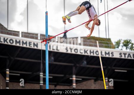 (200824) -- STOCKHOLM, 24. August 2020 (Xinhua) -- Armand Duplantis aus Schweden tritt während des Stabhochsprungs der Männer beim Diamond League Athletics Meeting 2020 in Stockholm, Schweden, am 23. August 2020 an. (Chris Cooper/Pool Via Xinhua) Stockfoto