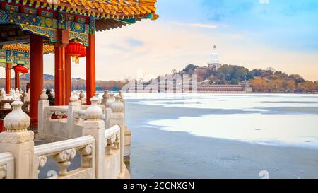 Peking, China - Jan 11 2020: Die fünf-Drachen-Pavillons im Nordwesten des Beihai Parks, in der Ming-Dynastie gebaut, zum Angeln, zum Aufpassen von Feuerwerken, Stockfoto