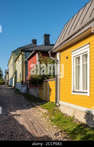 Ländliche bunte Häuser in Porvoo, Finnland Stockfoto