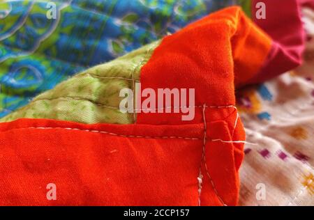 Rotes Woll gewebt Steppdecke Patchwork Stockfoto