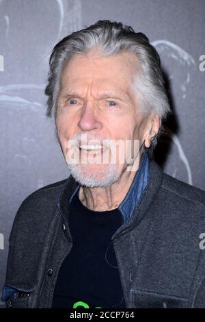 LOS ANGELES - 5. FEBRUAR: Tom Skerritt bei der Weltpremiere von 15:17 bis Paris im Warner Brothers Studio am 5. Februar 2018 in Burbank, CA Stockfoto