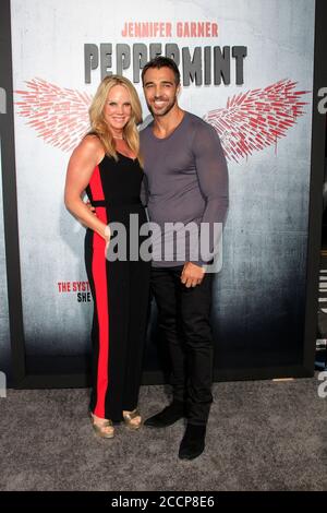 LOS ANGELES - AUG 28: Tracey Upton, Sam Upton bei der Peppermint Weltpremiere im Regal Cinemas L.A. LIVE am 28. August 2018 in Los Angeles, CA Stockfoto