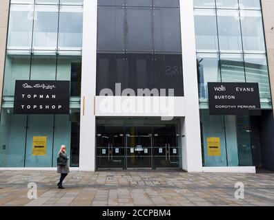 Leerer Laden in der Northumberland Street, Newcastle upon Tyne, Großbritannien und eine fast menschenleere Straße während der Coronavirus-Pandemie von 2020. Stockfoto