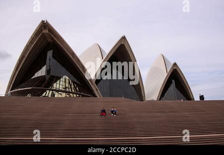 Sydney. März 2020. Das Foto vom 24. März 2020 zeigt das Opernhaus von Sydney, Australien. Die australische Tourismusindustrie verlor in den ersten drei Monaten des Jahres 2020 etwa 5.8 Milliarden australische Dollar (4.02 Milliarden US-Dollar), als die Coronavirus-Pandemie sich in Kraft setzte. Quelle: Bai Xuefei/Xinhua/Alamy Live News Stockfoto