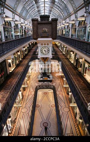 Sydney. März 2020. Das Foto vom 30. März 2020 zeigt das leere Queen Victoria Building in Sydney, Australien. Die australische Tourismusindustrie verlor in den ersten drei Monaten des Jahres 2020 etwa 5.8 Milliarden australische Dollar (4.02 Milliarden US-Dollar), als die Coronavirus-Pandemie sich in Kraft setzte. Quelle: Bai Xuefei/Xinhua/Alamy Live News Stockfoto