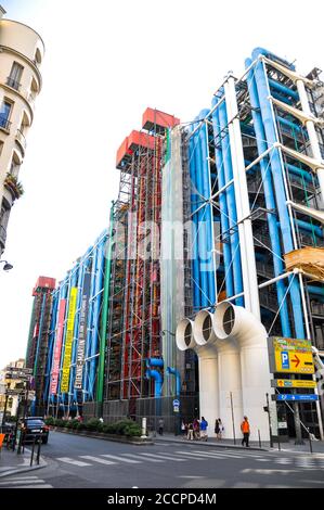 Paris, Frankreich - 17. Juli 2010:das Kulturzentrum und Museum, Centre de Pompidou in Paris, Frankreich. Der Ort ist bekannt für seine ungewöhnliche moderne archite Stockfoto