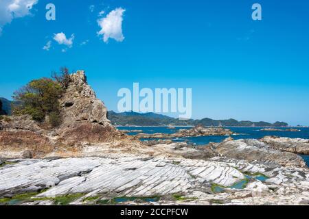 Wakayama, Japan - Ojaura Küste in Nachikatsuura, Wakayama, Japan. Es ist Teil des Yoshino-Kumano Nationalparks und des Nanki Kumano Geoparks. Stockfoto