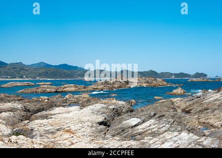 Wakayama, Japan - Ojaura Küste in Nachikatsuura, Wakayama, Japan. Es ist Teil des Yoshino-Kumano Nationalparks und des Nanki Kumano Geoparks. Stockfoto