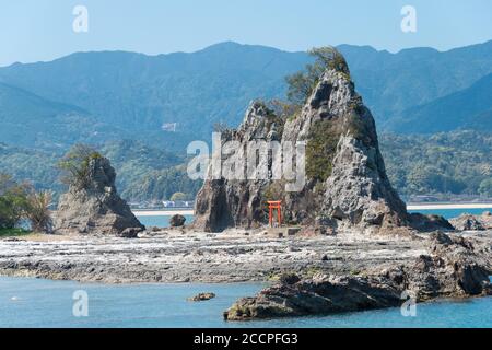 Wakayama, Japan - Ojaura Küste in Nachikatsuura, Wakayama, Japan. Es ist Teil des Yoshino-Kumano Nationalparks und des Nanki Kumano Geoparks. Stockfoto