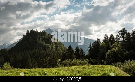 Landschaft des Regionalparks Gruyère Pays-d'Enhaut, Schweiz Stockfoto