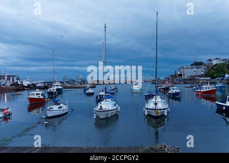 Blick auf den Hafen von Brixham am Morgen Stockfoto