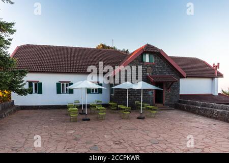 Pico Ruivo Haus bei Sonnenuntergang in Santana, Madeira, Portugal Stockfoto