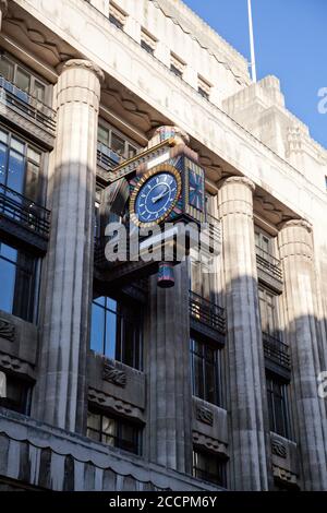 Kunstvolle, farbenfrohe Uhr an der Außenseite des Daily Telegraph Building Fleet Street, London Stockfoto
