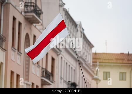 Die Flagge von Weißrussland. Weiß rot weiß. Friedlicher Protest in Minsk. 23. August 2020 Stockfoto