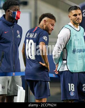 Lissabon, Lissabon, Portugal, 23. August 2020. NEYMAR, PSG 10 Team FCB gewinnen die Trophäe im Finalspiel UEFA Champions League, Finalturnier FC BAYERN MÜNCHEN - PARIS ST. GERMAIN (PSG) 1-0 in Season 2019/2020, FCB, © Peter Schatz / Alamy Live News / Pool - die UEFA-VORSCHRIFTEN VERBIETEN DIE VERWENDUNG VON FOTOS als BILDSEQUENZEN und/oder QUASI-VIDEO - Nationale und internationale Nachrichtenagenturen REDAKTIONELLE Verwendung NUR für die redaktionelle Verwendung Stockfoto