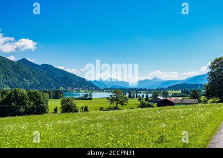 Walchsee bei Koessen am Wilden und Zahmer Kaiser in Tirol, Österreich. Stockfoto