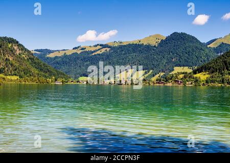 Walchsee bei Koessen am Wilden und Zahmer Kaiser in Tirol, Österreich. Stockfoto