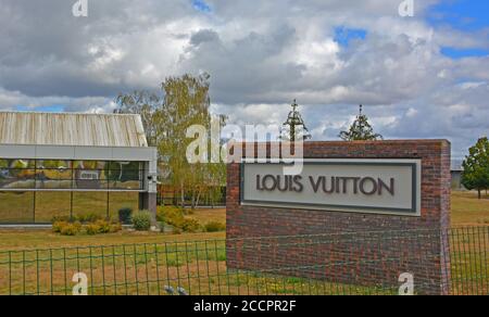 Louis Vuitton Fabrik, Saint-pourçain sur Sioule, Allier, Auvergne-Rhone-Alpes, Frankreich Stockfoto